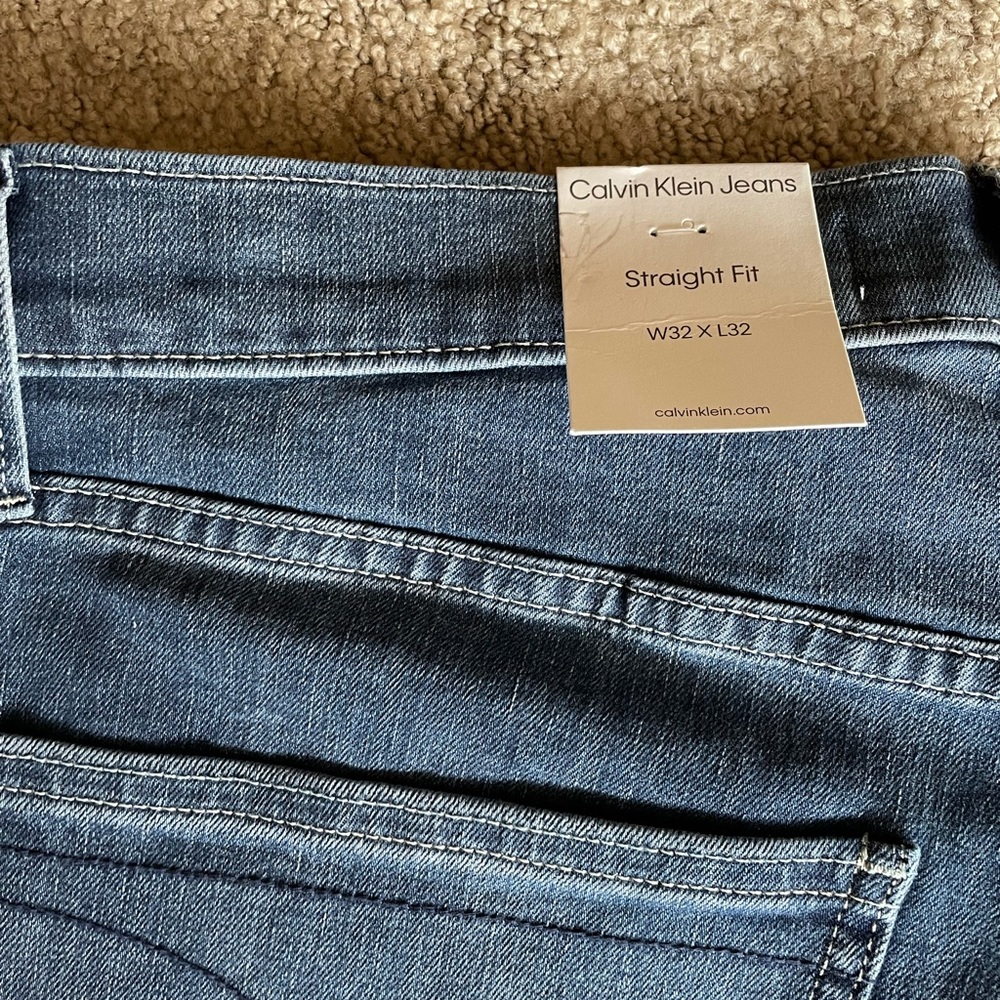 Calvin Klein - Picture 7 of 9